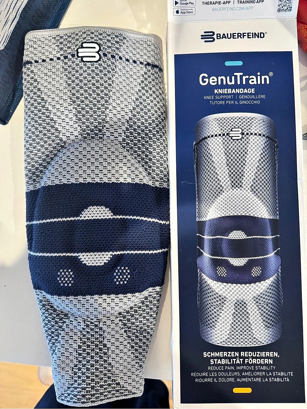 Bauerfeind GenuTrain Size 4 in Blue & Gray